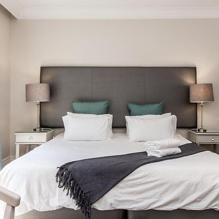 Trendy Apartment In Thibault Square City Centre Kaapstad Buitenkant foto