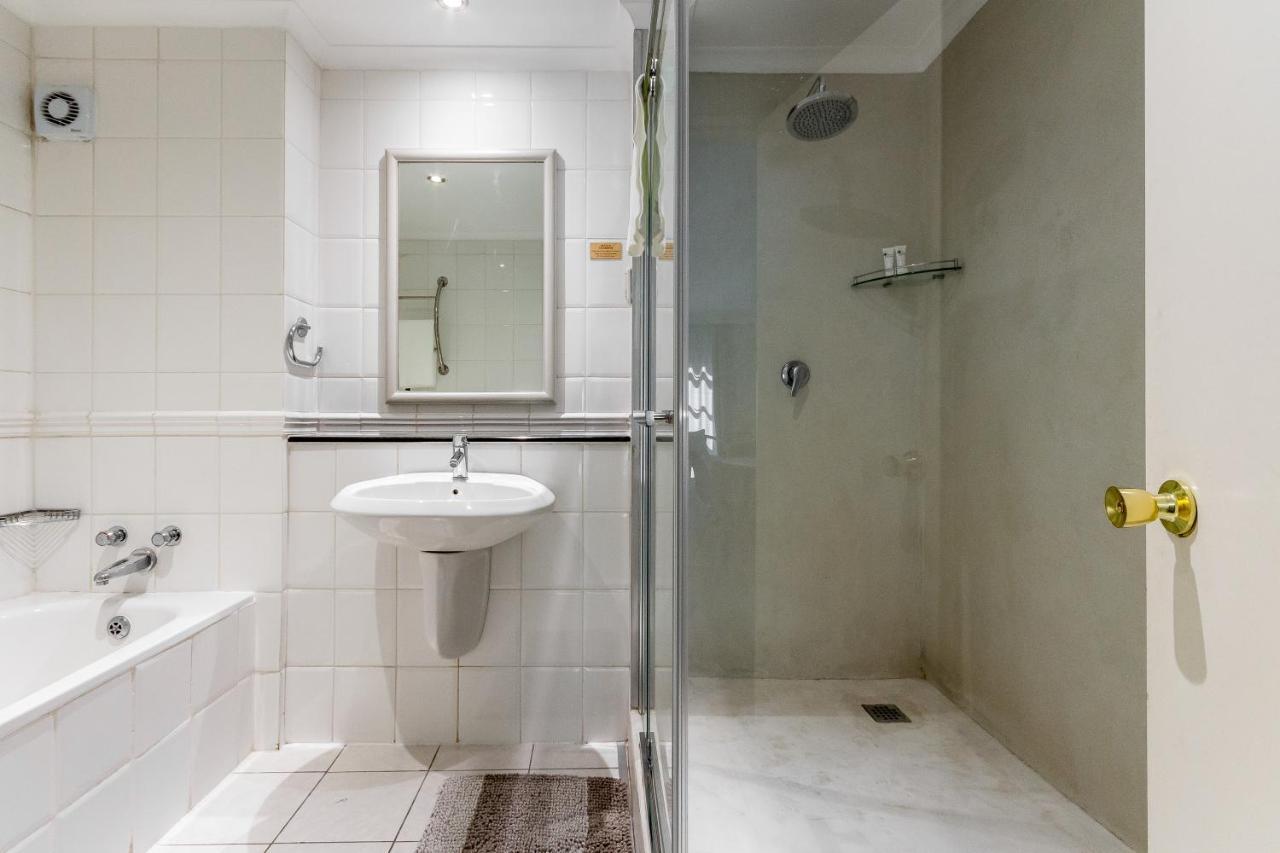 Trendy Apartment In Thibault Square City Centre Kaapstad Buitenkant foto