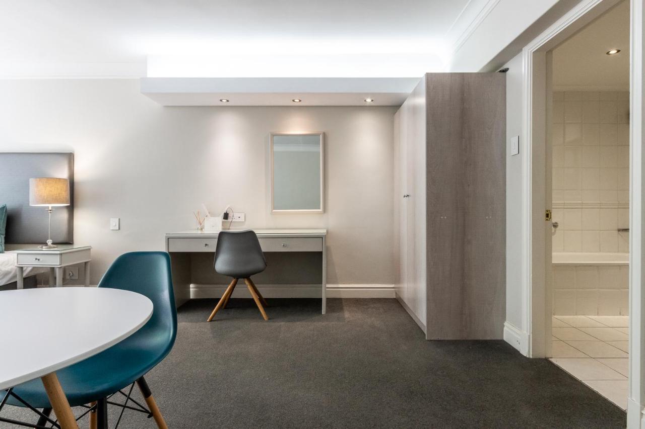 Trendy Apartment In Thibault Square City Centre Kaapstad Buitenkant foto